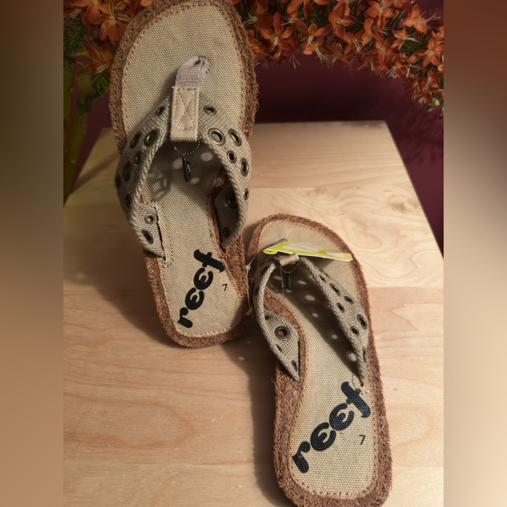 Reef Women's 1547 KOKHO Beige and Brown Sandals size 7